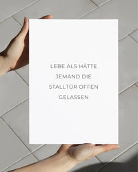 Poster - Lebe Als Hätte Jemand Die Stalltür Offen Gelassen